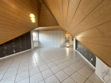 Bild - Dachgeschosswohnung in Ürzig zu vermieten.