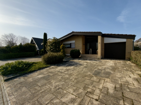 Wittlich | Winkelbungalow ca. 145 m² Wohnfl. | 969 m² Grundstück | Einliegerbereich | Sauna | Garage, 54516 Wittlich, Bungalow