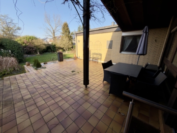 Terrasse - Wittlich | Winkelbungalow ca. 145 m² Wohnfl. | 969 m² Grundstück | Einliegerbereich | Sauna | Garage