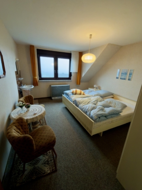Schlafzimmer - Ellenz-Poltersdorf | 1-2 Familienhaus | 2 Garagen | idealer Grundriss