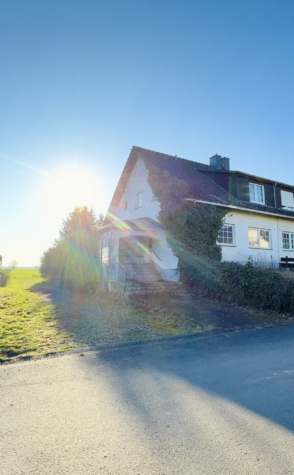 Oberöfflingen | ca. 157 m² Wfl. | Kamin | großer Hobbyraum | Terrasse & Garten | Naturblick, 54533 Oberöfflingen, Doppelhaushälfte