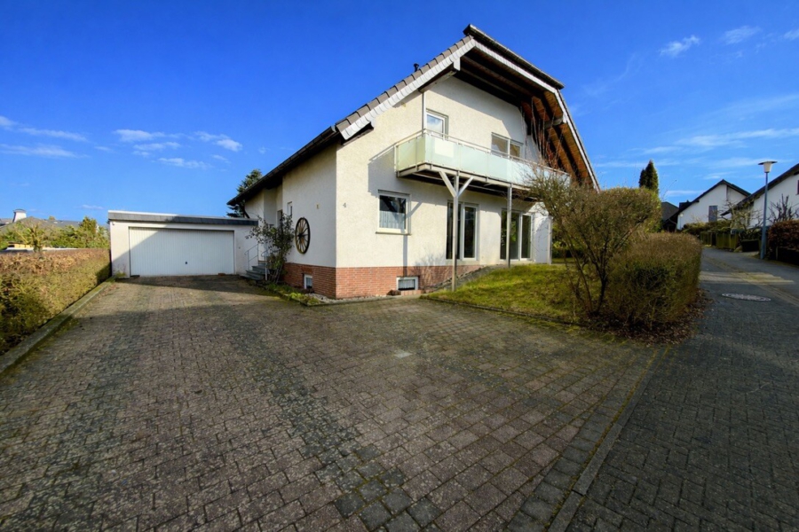 3381ACC7-D152-42D4-8162-B24F811365DD_1_105_c - Kirchberg | 185 m² Wfl. | 148 m² Nutzfl. | 737 m² Grundstück | Doppelgarage