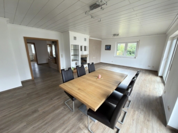 5AC4E9DA-A777-4BFF-82BA-7ECE398E49A4_1_105_c - Kirchberg | 185 m² Wfl. | 148 m² Nutzfl. | 737 m² Grundstück | Doppelgarage