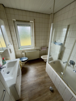 A4ED866F-38C0-4B45-AA13-07E33CE1FA0D_1_102_a - Kirchberg | 185 m² Wfl. | 148 m² Nutzfl. | 737 m² Grundstück | Doppelgarage