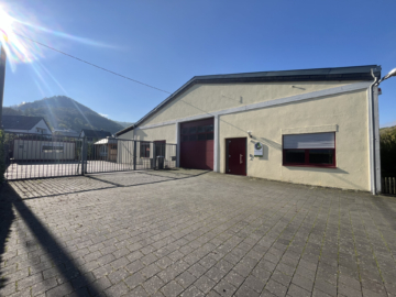 Straßenansicht - Veldenz | Lager | Produktion | Halle | ca. 830 m² | ca. 2.187 m² Grundst.