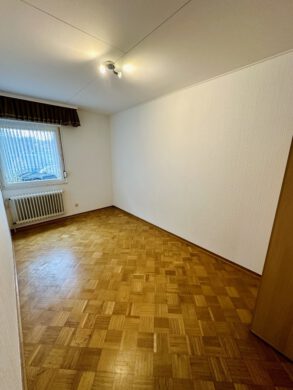 Wittlich | Einfamilienhaus | ca. 135 m² | ca. 710 m² Grundstück | Werkstatt und Garagen - Schlafzimmer 2 (EG)