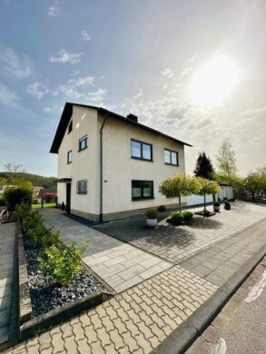 Wittlich | Einfamilienhaus | Wohnfläche ca. 147 m² | Grundstücksfläche ca. 707 m² | Garage - Außenansicht (vorne)