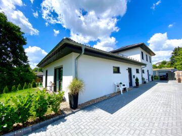 Manderscheid | Stadtvilla + Bungalow | Baujahr 2020 | freistehend | Wärmepumpe | Photovoltaik - Gesamtansicht