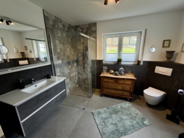 Gäste-WC - Bausendorf | EFH ca. 258 m² mit Einliegerwohnung | große Garage